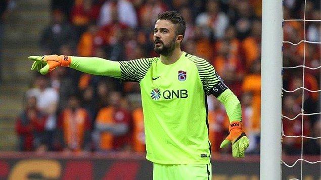 Bu sezon Malatyaspor maçı sonrası kadro dışı kalan tecrübeli kaleci yönetimle yaptığı görüşme sonrası Trabzonspor kariyeri resmen sona erdi.
