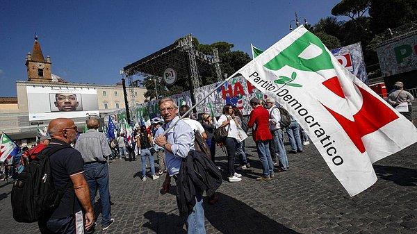 İtalya'daki düşüşün sebebi mülteci karşıtı M5S ve Lega koalisyonunun iktidara gelmesi