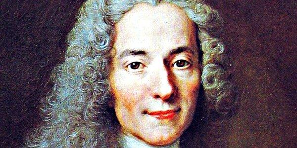 8. Kilise ve din adamlarını eleştirmekten çekinmeyen, hatta bu tavrı yüzünden o cenahtan pek çok düşman edinen Fransız yazar Voltaire ölüm döşeğinde iken bir rahip ondan günah çıkarmasını ve şeytanı lanetlemesini istedi.