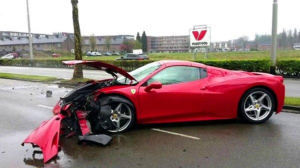 15. İstatistiklere göre dünyada en çok kazaya karışan (kaza yapan diyelim) otomobili Ferrari 458 Spider.