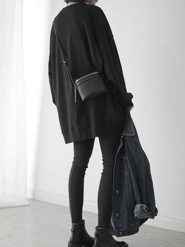 6. Siyah sweatshirt'süz bir dolap düşünemiyoruz bile.