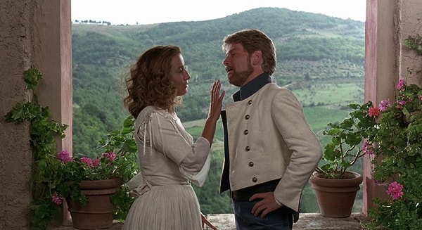 12. В каком городе проходит действие комедии "Много шума из ничего"?