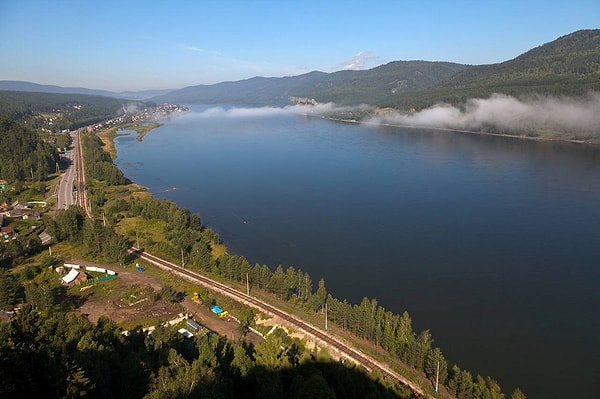 3. Назовите самую полноводную реку России.