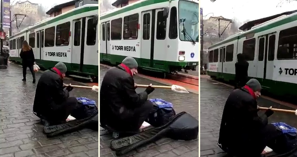 Buz Gibi Havada Elinde Bağlaması ile Sokakta Ekmek Parası Peşine Düşen Amca