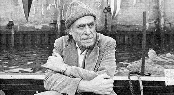 Yaşadığı Zorlu Hayat ve Dönemim Koşulları, Bukowski Henüz 2 Yaşındayken Onu Yerinden Etmiş
