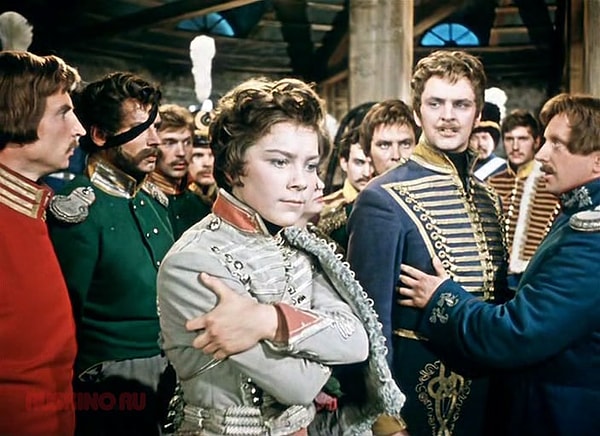 4. По мотивам какой пьесы снят фильм "Гусарская баллада"?