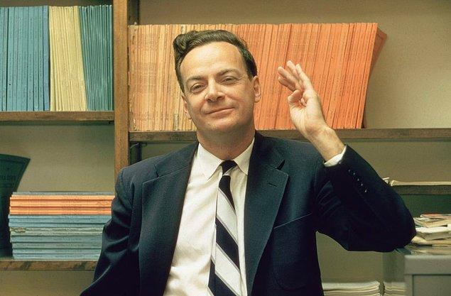 9. Richard Feynman bir arkadaşıyla çok konuşmayan Paul Dirac'ın ağzından bir kerede ikiden fazla kelime alabileceği konusunda iddiaya girmiş.