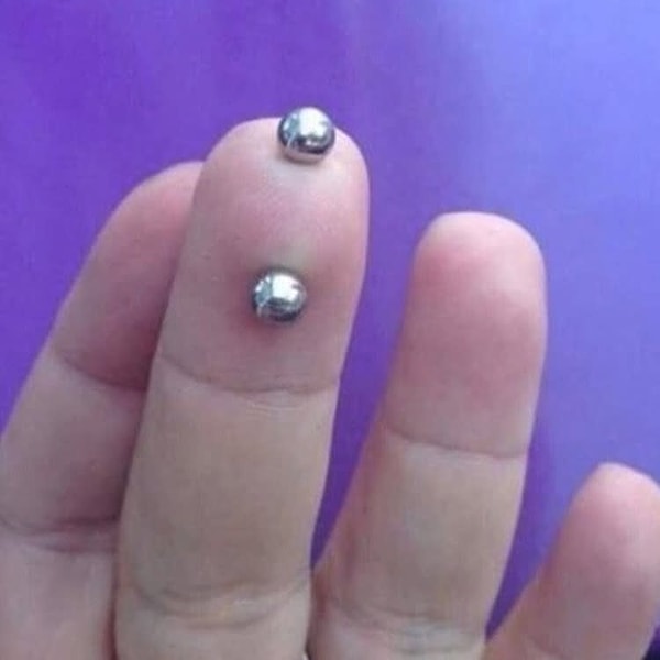 9. Идея (пусть и не совсем удачная) для тех, кто хочет, но не знает, где сделать себе пирсинг: