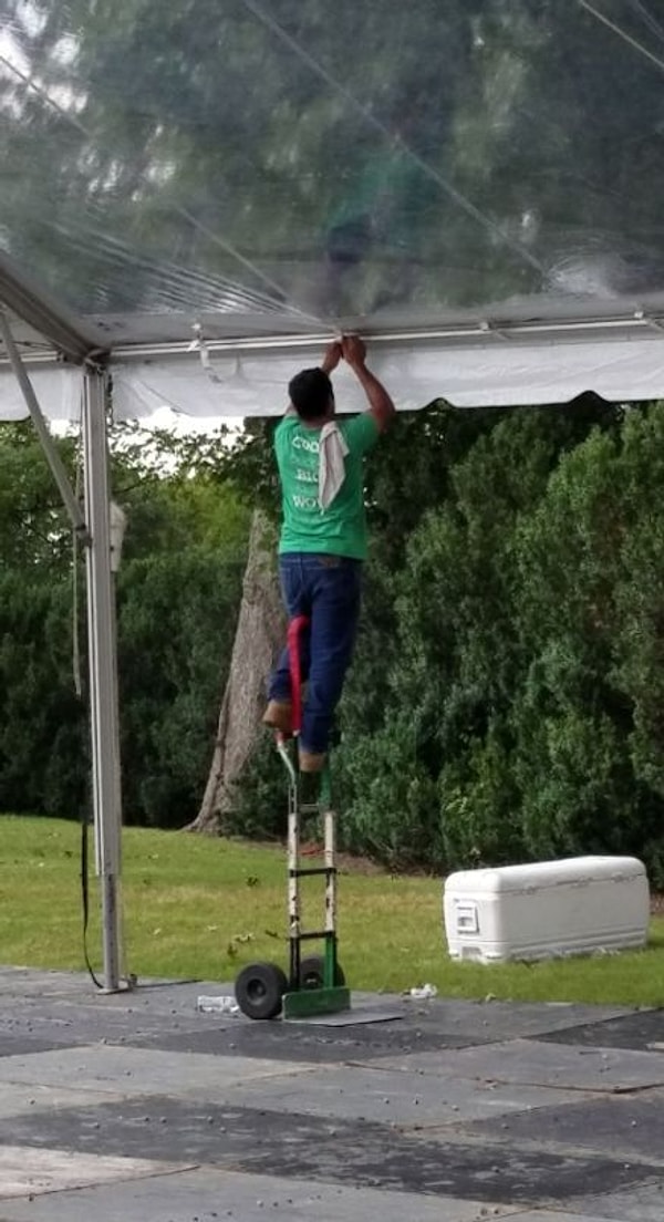 15. Видимо, его выгнали из цирка и он пошел в строители