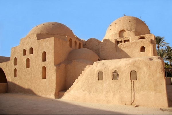 8. Из какого материала простые египтяне строили свои дома?