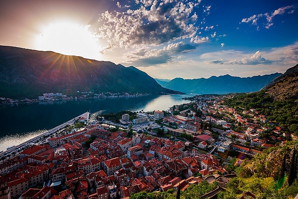 25. И последний вопрос: входила ли Югославия в состав СССР?