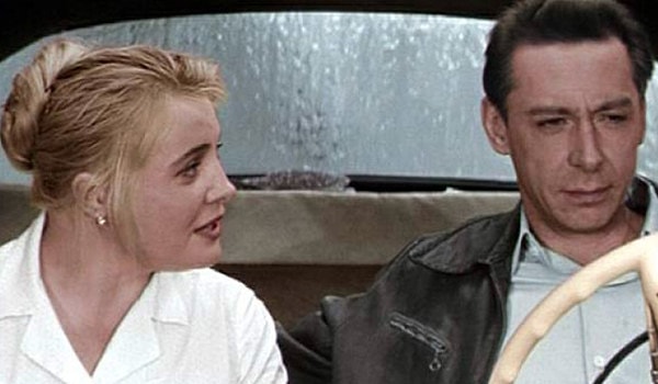 1. На какой улице было кафе “Три тополя” в советском фильме?