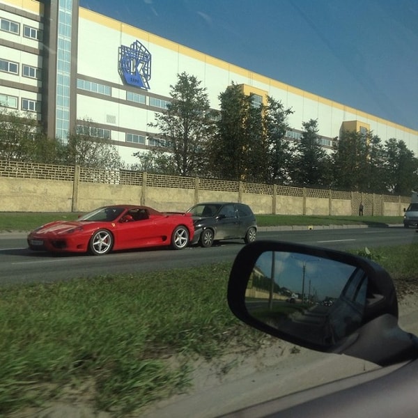 21. Ну надо же так! На всей дороге больше не нашлось места...