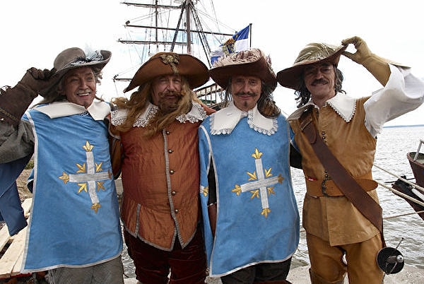 1. Что «опять скрипит» в песне мушкетёров?