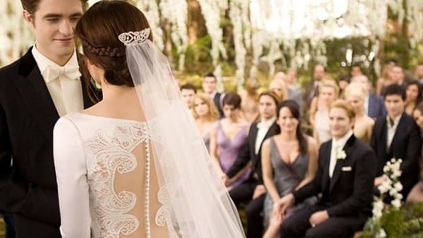 7. В каком фильме показали свадьбу главных героев?