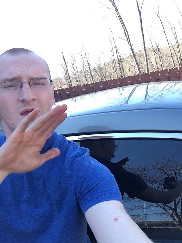 11. "Ахаха, опять девушка хотела меня сфоткать"