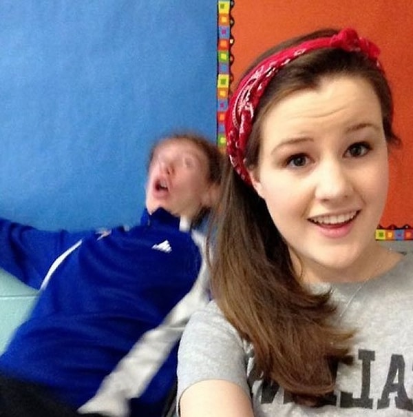 14. Брат всегда украсит ваше селфи