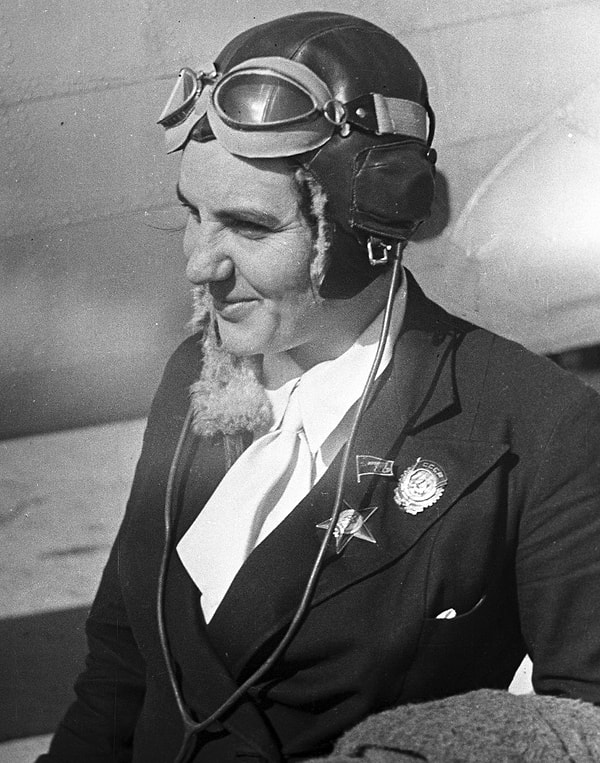 4. Назовите имя этой девушки.