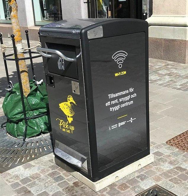 10. İnsanları, yerlere çöp atmamaları konusunda özendirmek amacı ile yapılmış Wi-Fi destekli çöp kutusu.
