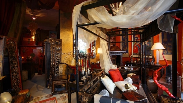 7. Предмет мебели под названием оттоманка представляет собой...