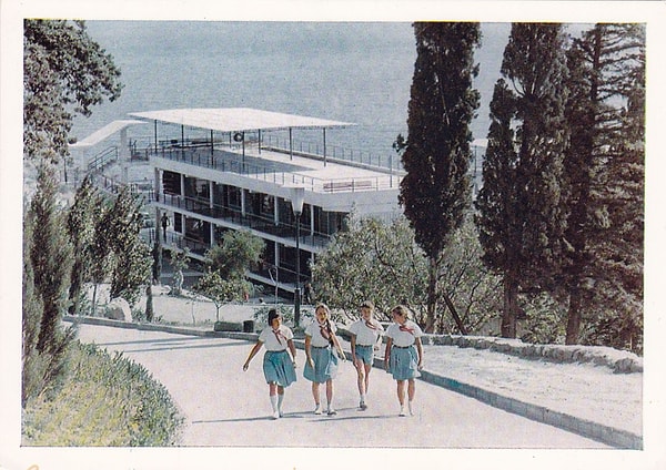 8. Какой крымский курорт считался главной детской здравницей СССР?