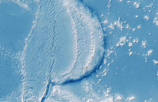 13. Марианская впадина - самая глубокая в своем роде. В каком океане она находится?