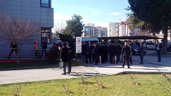 Gazdan etkilenen çok sayıda kişi ambulanslarla Balıkesir Atatürk Şehir Hastanesi'ne sevk edildi.