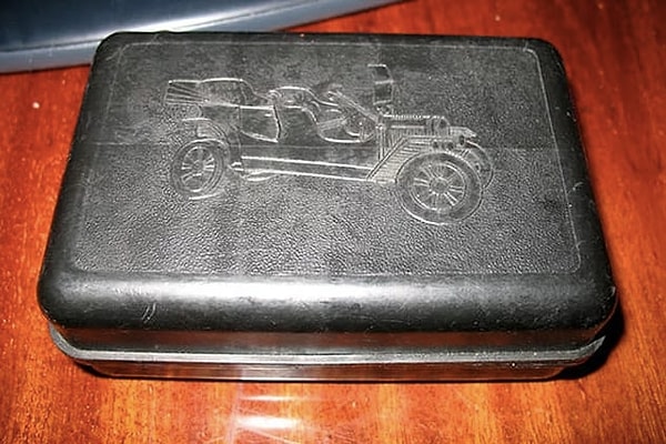 1. Что можно было найти внутри такой коробки?