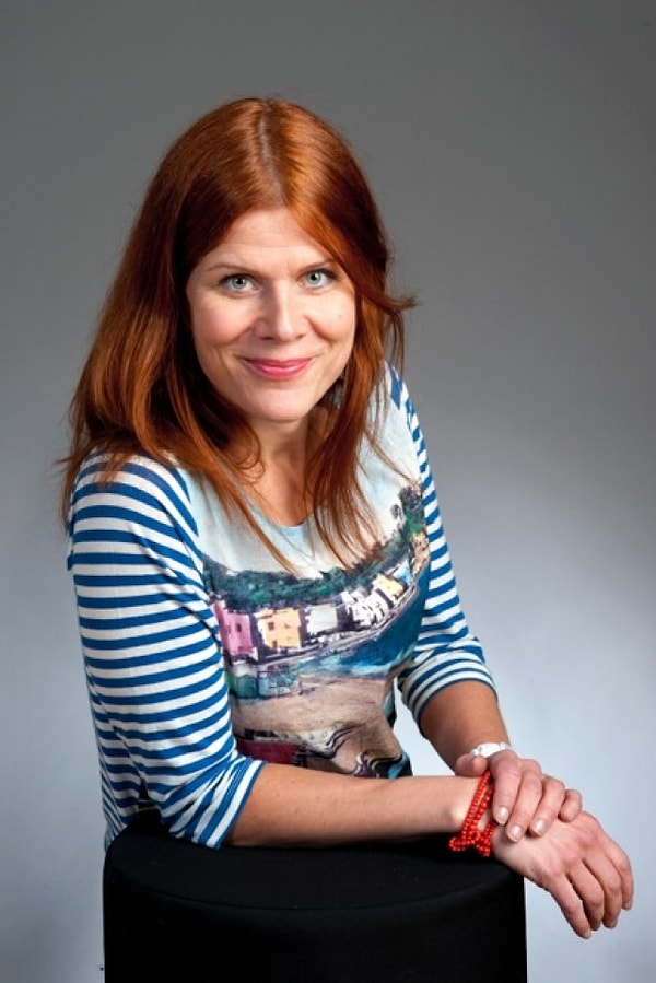 Саара Хедлунд — бывшая жена Вилле Хаапасало, сыгравшая в фильме доярку с каштановыми волосами. С Вилле у них двое детей. Хедлунд выучилась на психотерапевта и в кино сейчас не снимается.