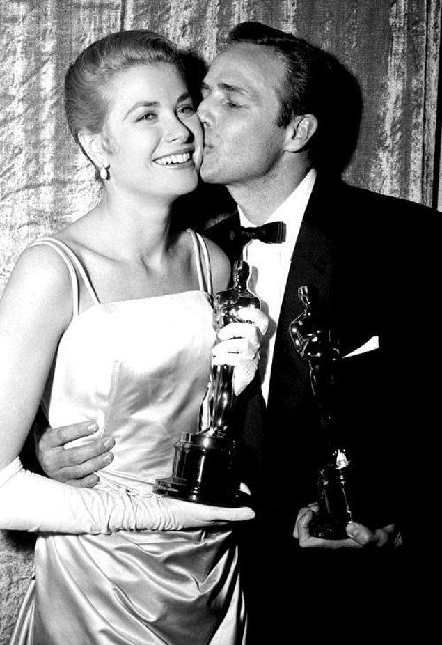 16. Grace Kelly ve Marlon Brando, 1955.