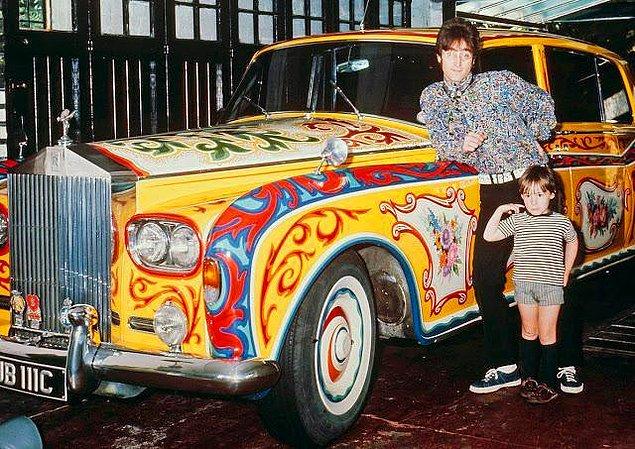 20. John Lennon ve oğlu Julian, 1967.