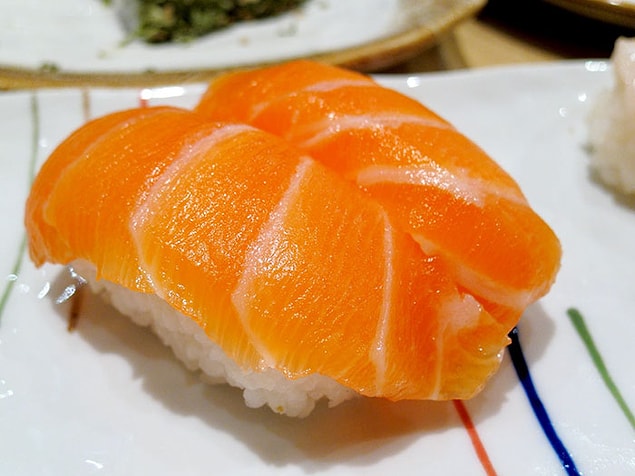 3. Suşi, Japonya'da icat edilmesine rağmen, somon suşiyi Norveçliler sayesinde yiyoruz.
