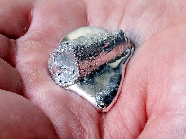 10. Какой металл может расплавиться в руке человека?