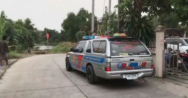 Polis şefi Jaleuk Polthong, Kritsada'nın telefonunu şarj ederken aynı anda kulaklık kullandığı için elektrik çarpması sonucu hayatını kaybettiğini düşündüklerini söyledi.