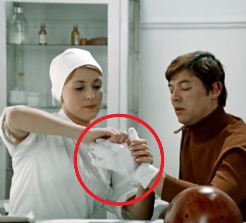 В «Большой перемене» у Ганжи забинтована то левая рука, то правая.