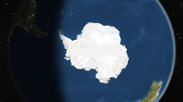 12. Какому государству принадлежит Антарктида?