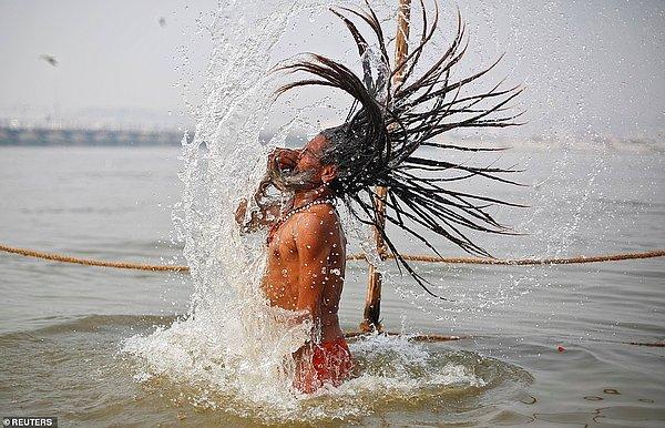 Hinduların kutsal bir nehirde yıkanmasını içeren Kumbh Mela festivali üç yılda bir düzenleniyor ve dört kutsal alan arasında dönüşümlü olarak yapılıyor.