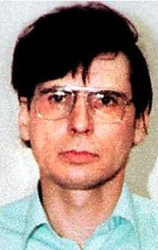 13. "Öldürdükten sonra onu yıkadım ve çıplak bedenini koltuğa yatırdım. Onu öyle huzurlu görmenin insanı sakinleştiren bir yönü vardı." -Dennis Nilsen