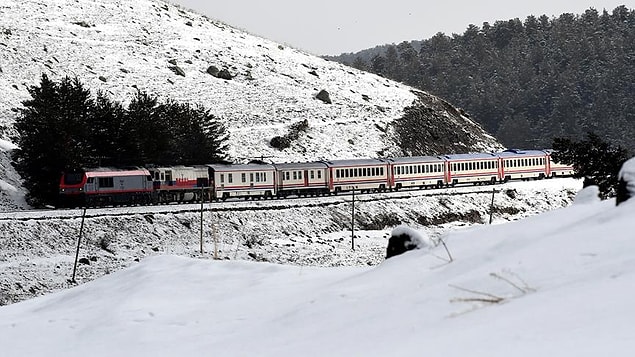 Kamu Denetçiliği Kurumuna gelen şikayet başvurularında, Doğu Ekspresi tren biletlerinin 30 gün öncesinden satışa sunulduğu, ancak biletlerin satış saatlerin verilmediği belirtildi.