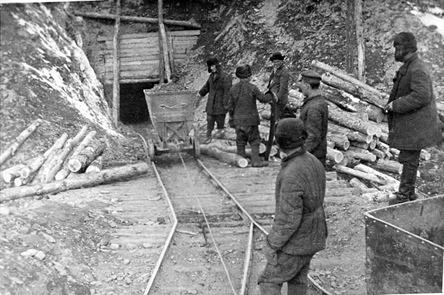 Kavgada bizi kurtardığı için ona borçluyduk, zaten kaçmak da istiyoruz. Adama planını sorduk ve bize anlatmaya başladı. Plan basitti, kazacaktık ancak kürek bulmamız gerekiyor. Küreği nasıl temin ederdin?