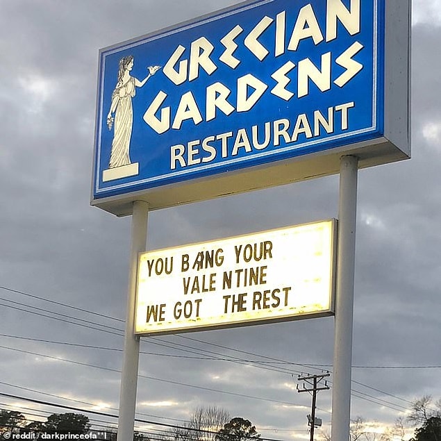 10. "Siz sevişin, biz gerisini hallederiz" diyen bir restaurant.