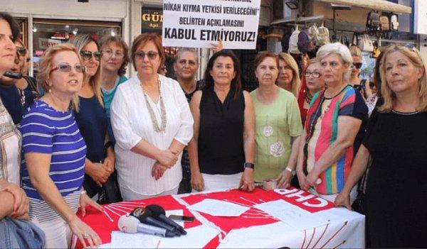 Fakat CHP’li kadınların “cenabet gezmek istiyoruz” yazılı pankart taşıdıkları ve bunun için imza kampanyası düzenledikleri iddiası doğru değil.
