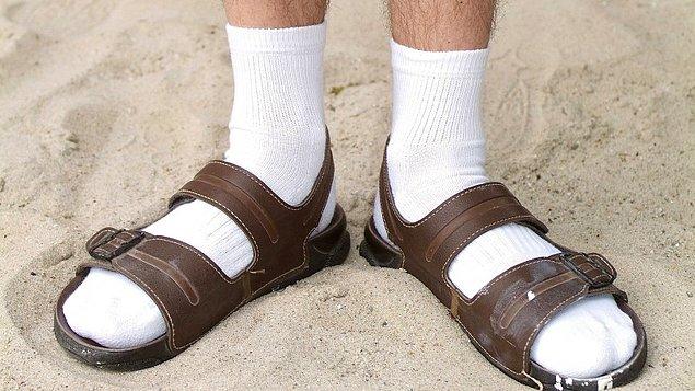 4. Bilinen en eski çoraplar sandaletlerle giyilmek için tasarlanmıştı.