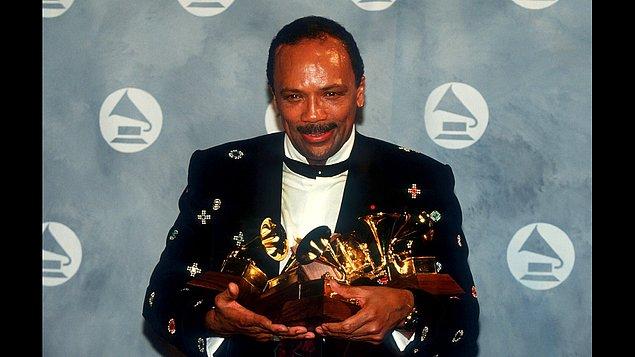2. Alison Krauss ile ikinciliği paylaşan sanatçı 27 ödülle Quincy Jones'tur. Ayrıca "Grammy Legend Ödülü"nü alan 15 sanatçıdan biri.