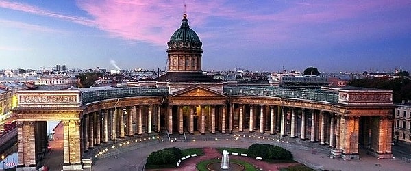 2. Казанский кафедральный собор - один из крупнейших храмов Северной столицы. Кто его построил?