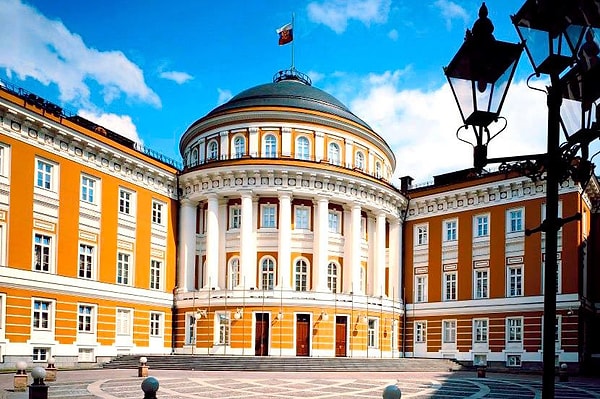 11. А угадаете ли вы, кто был архитектором Сенатского дворца, который также находится на территории Московского Кремля?