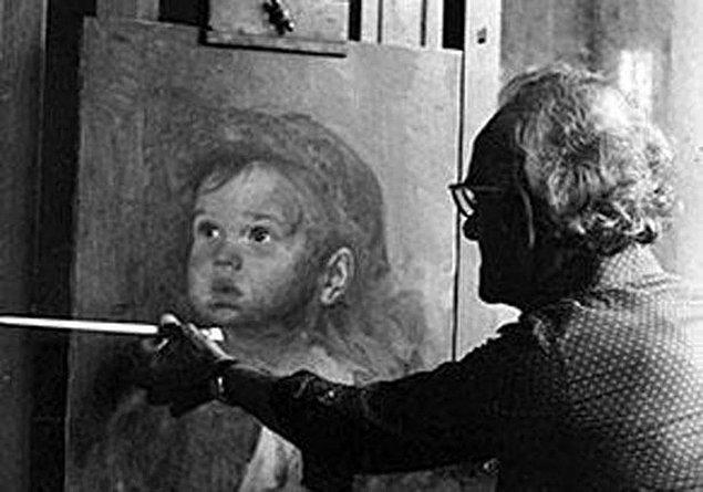 Kitlesel tüketim için seri halde imal edilen ucuz tablolardan biri olan “Ağlayan Çocuk”, İtalyan ressam Bruno Amadio’nun (1911-1981) imzasını taşıyor.