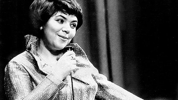 7. Как зовут эту эстрадную исполнительницу?