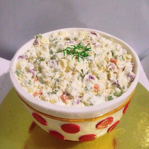 24. Тазик с Оливье? Нееет, это торт!