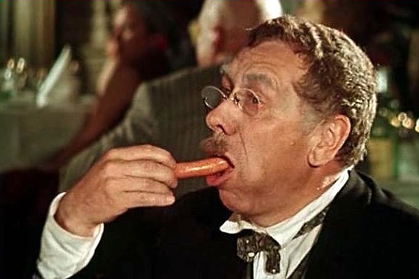 13. И последний вопрос: правда ли, что вареная колбаса и баночка зеленого горошка имели одну и ту же цену?